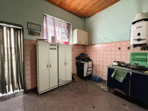 VENTA CASA LOTE PROPIO de 8,66 x 25,80 DE   3 AMB. MATADEROS A REFACCIONAR