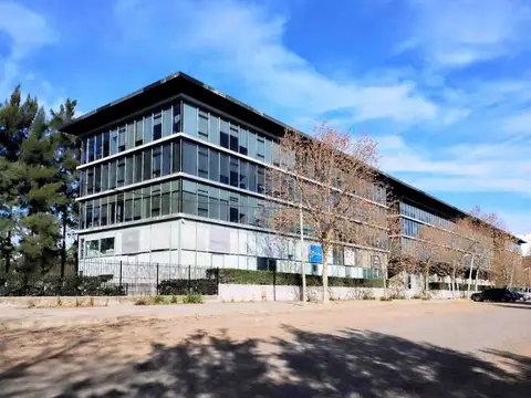 Venta Oficina con 2 cocheras cubiertas en Pilar