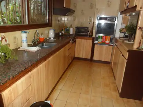 HAEDO NORTE - CASA 5 AMBIENTES