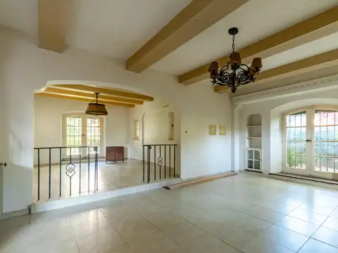 Casa 6 ambientes con 4 baños