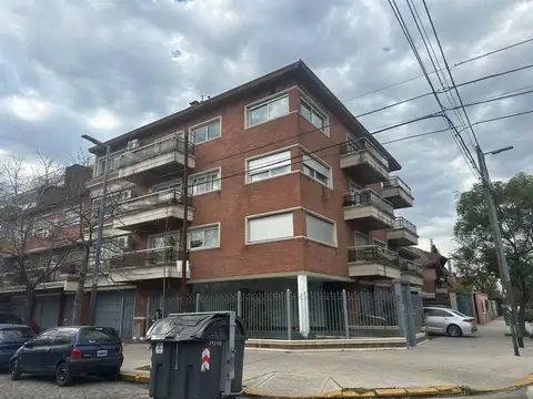 EXCELENTE PISO DE 4 AMBIENTES CON COCHERA DOBLE EN VILLA DEVOTO