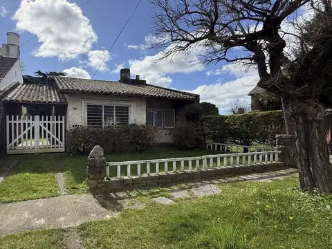 VENTA CASA 4 AMB CON GARAGE Y JARDIN LOS PINARES