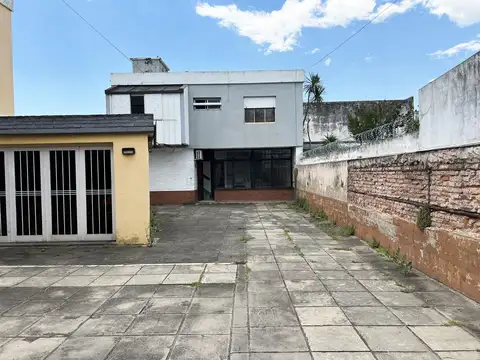 Casa en Venta con 3 cocheras