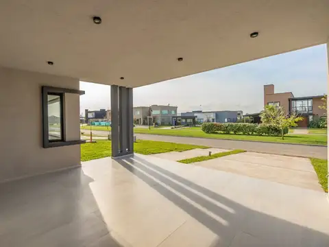 Casa 4 ambientes con 3 baños