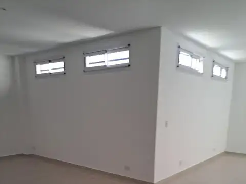 Oficina en Alquiler en Lanús Este, $ 750.000
