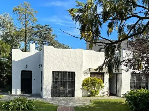 Casa en venta - 2 Dormitorios 2 Baños - Cochera - 700Mts2 - Necochea