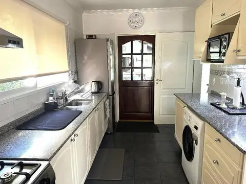 Casa 5 ambientes con 3 baños