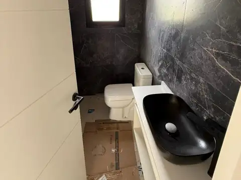 Casa en Venta con 4 cocheras