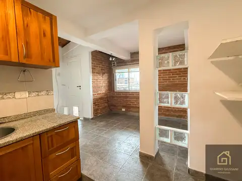 2 Ambientes con Terraza Propia de 42 m² + Parrilla | Último Piso x escalera | San Telmo