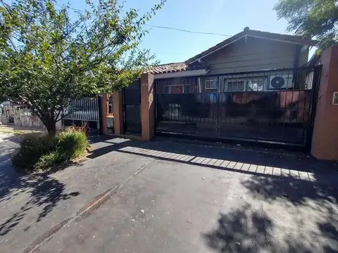 CASA EN VENTA 4 AMBIENTES CON JARDIN - BOULOGNE