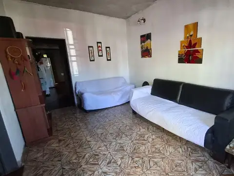Se vende casa 2 dorm en  B° Acosta + Monoambiente