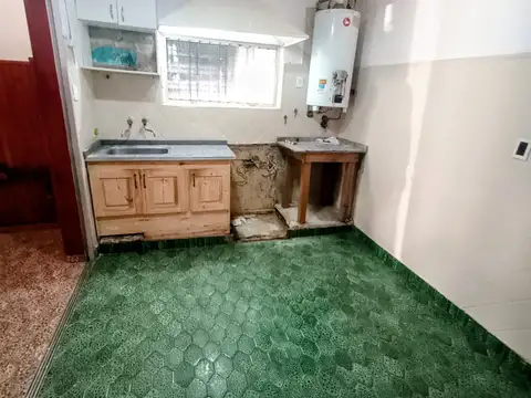 CASA P/2 FAMILIAS CON FONDO LIBRE