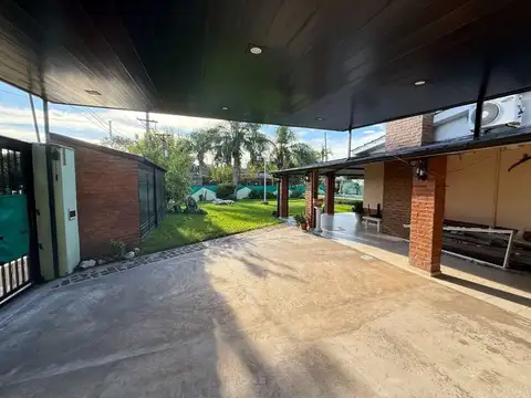 Casa en Venta con 2 cocheras
