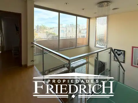 Casa 5 ambientes con 3 baños