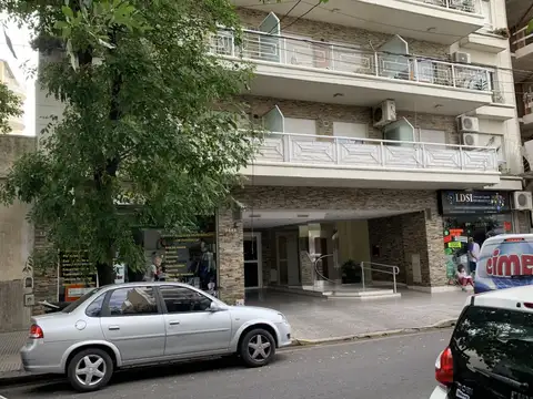 MONOAMB. CONTRAFRENTE 4 PISO CON BCON Y COCHERA