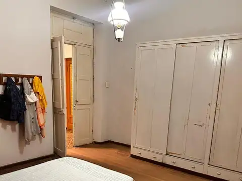 Casa 8 ambientes con 2 baños