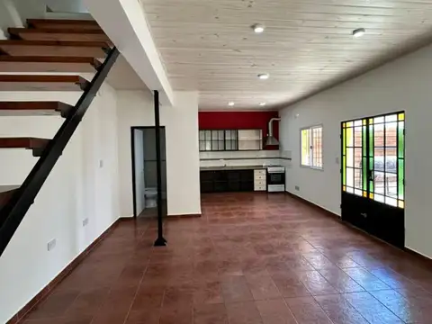 Casa en Alquiler con 1 cochera
