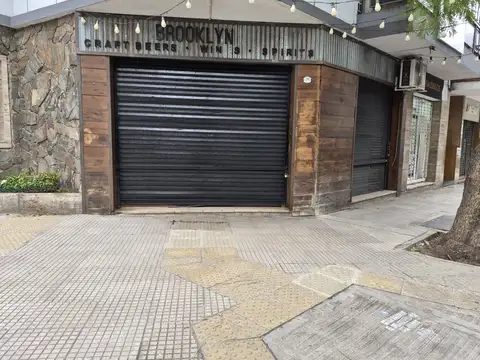 LOCAL EN ESQUINA APROX 38m2 (DOS VIDRIERAS)