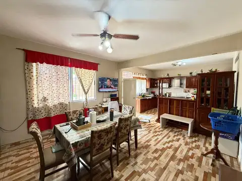 Casa 6 ambientes con 3 baños