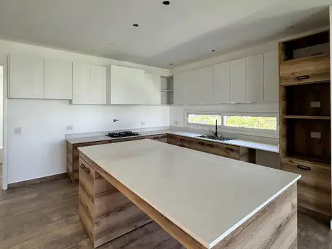 Casa en Venta al Oeste