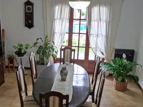 Casa 5 ambientes con 4 baños