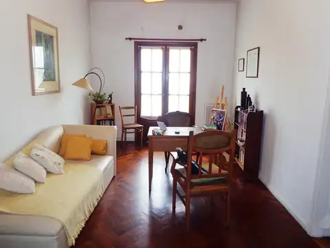 Depto. de 2 ambientes con balcón.