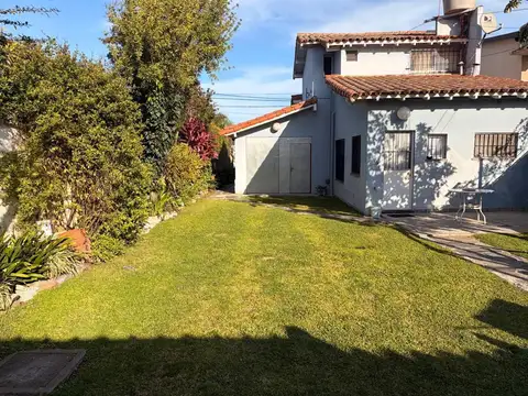 Casa en Venta con 3 cocheras