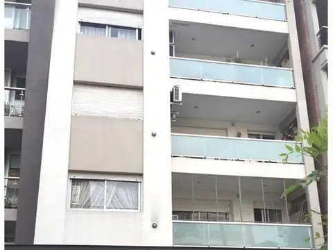 Departamento tres ambientes con 2 cocheras