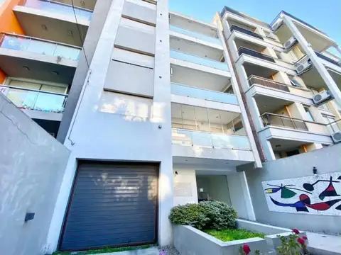 Departamento tres ambientes con 2 cocheras