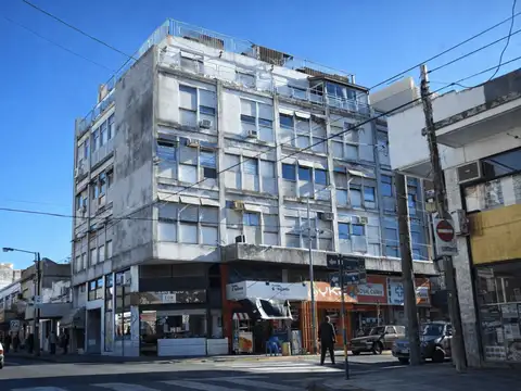 OFICINA EN VENTA ¡PLENO CENTRO DE VILLA BALLESTER!