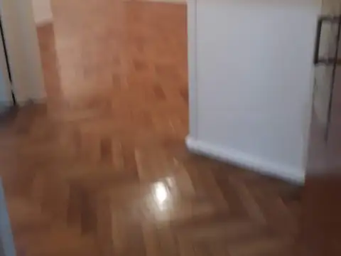Comodo y muy amplio departamento de dos ambientes muy divisible, APTO PROFESIONAL. Luminoso