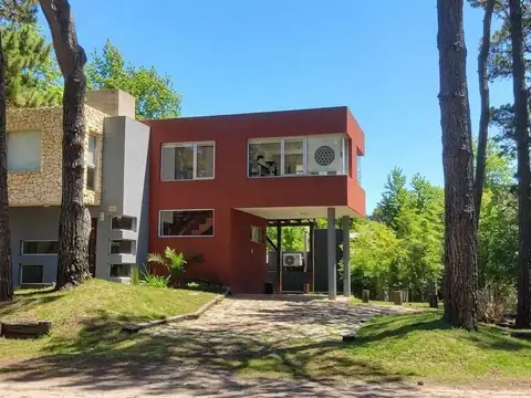 Venta casa Mar Azul 4 Ambientes totalmente Amoblada – Toma Propiedad de Menor Valor en Parte de Pago