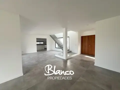 Casa 5 ambientes con 5 baños