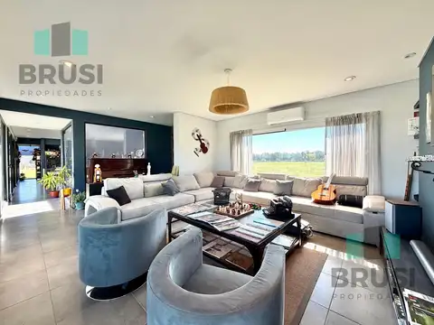 Casa 4 ambientes con 2 baños