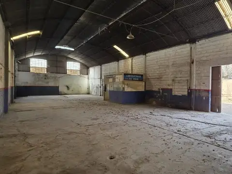 GALPÓN CON PLAYA EN CALLE BAHIA BLANCA - LAS HERAS