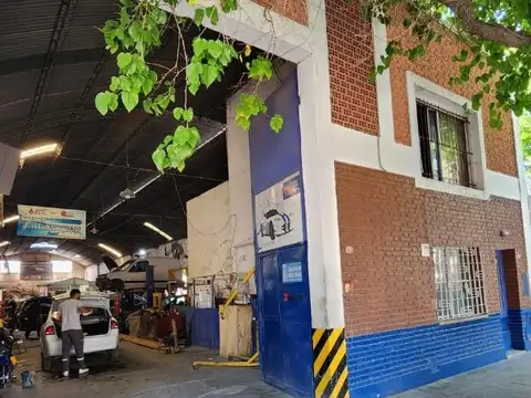 GALPÓN CON PLAYA EN CALLE BAHIA BLANCA - LAS HERAS