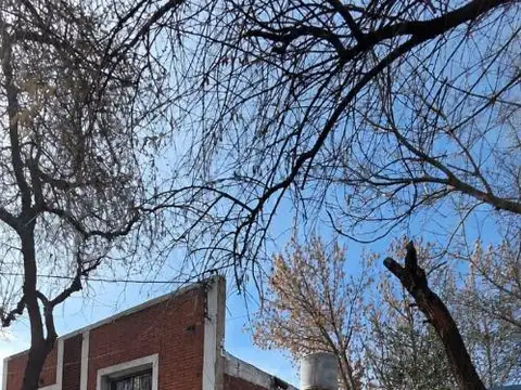 GALPÓN CON PLAYA EN CALLE BAHIA BLANCA - LAS HERAS