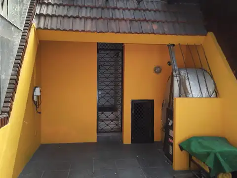 EN VENTA EN CIUDAD JARDIN HERMOSO CHALET SOBRE WERNICKE EN DOS PLANTAS GARAGE 3 AUTOS - FICHA 8374