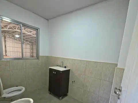 Galpon en Alquiler 28  mts Frente