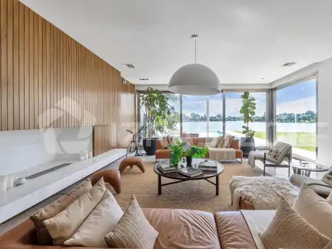 Casa en Venta con 8 cocheras