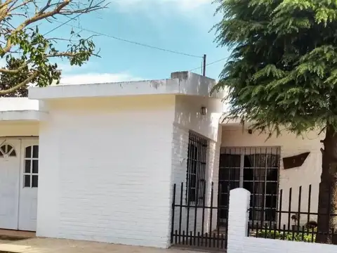 VENDO/PERMUTO CASA CON PISCINA GODOY SANTA FE