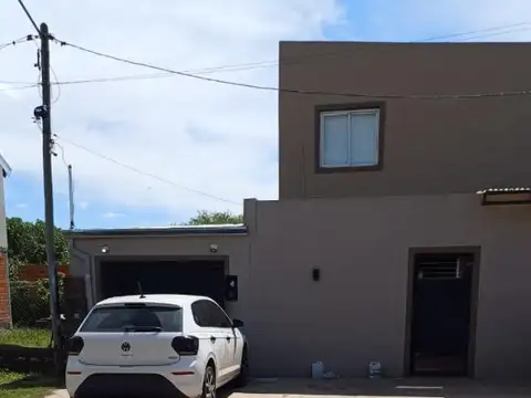 Casa con local - San Carlos, La Plata