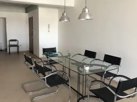 Luminoso, amplio y con ubicación privilegiada frente a la plaza central