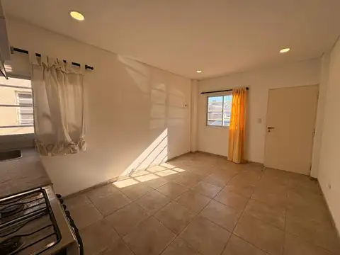 Don Torcuato (Regina P. Alvear 2039 entre Guayaquil y Balbastro). Alquiler Ph en planta baja. 2 amb.