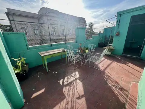 Casa de 5 ambientes con terraza y dependencia - 175 m2 total - Muy luminosa