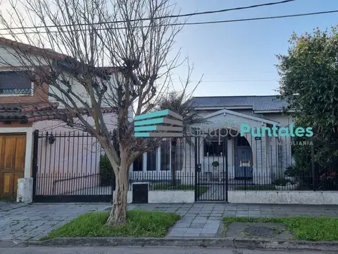Casa Venta en Burzaco en Calle Alem Norte y Guido Spano con escritura y planos