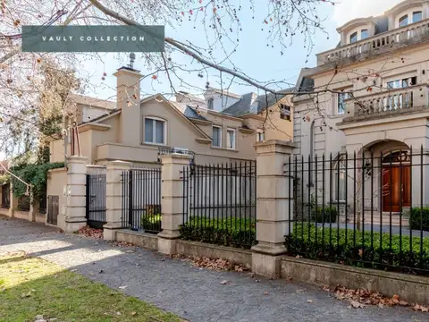 Casa moderna de estilo francés a la venta en Acassuso.