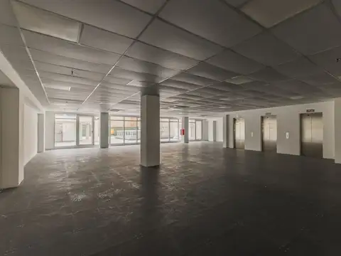 Oficina 8 ambientes con 8 baños