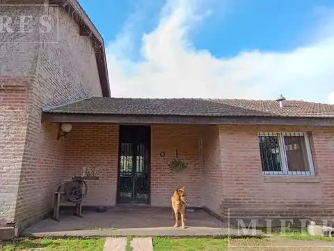 Casa 6 ambientes con 4 baños