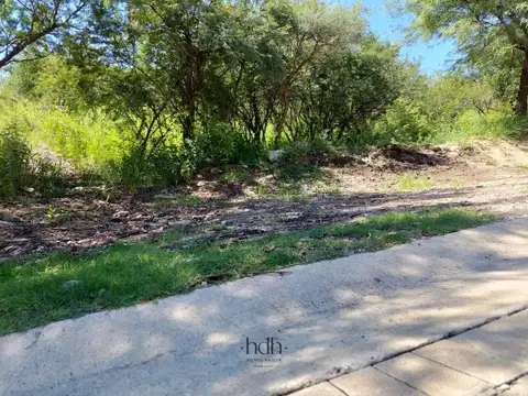 Venta de terreno de 1185  m2 en Barrio  La Deseada la Calera con seguridad